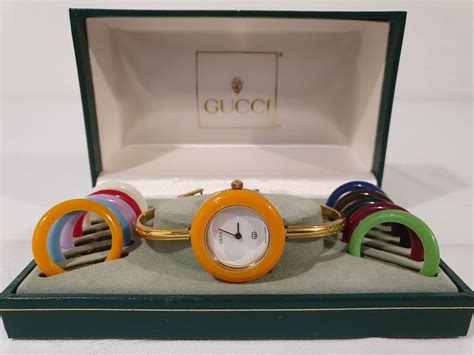 gucci uhr mit bunten ringen|Vintage Gucci Uhr mit auswechselbaren Rahmen .